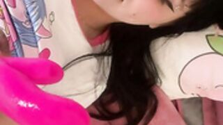 Jennie solo dildo freebie for the plebs