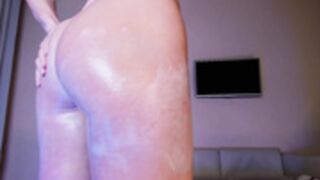 Hollyextra rubs oil on her naked body