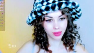hottie_lola shows her  photos +a hat to die for