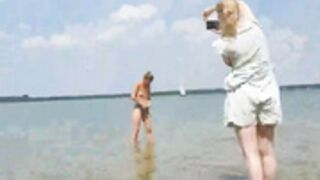 Blueeye_girl nackt am See public 2