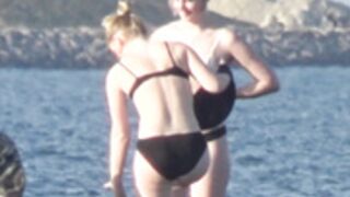 Beach Voyeur 46