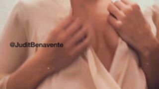 Judit Benavente Shower