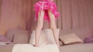 sexygamesx candy girl dance on the sofa