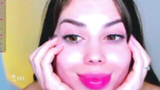 hottie_lola  2023-01-19 abnormal alien-faced beauty