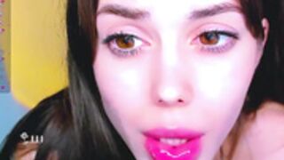hottie_lola  2023-01-19 abnormal alien-faced beauty