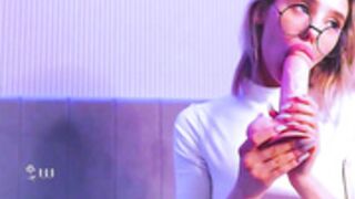 angella_kleee is single alone unhappy, hard to believe