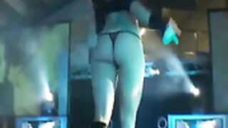 Liza Del Sierra teasing guy on stage 2