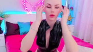 Валерия Токарская с крестом на шее дрочит и ебется за $