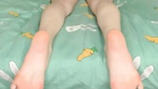 tsunderebean feet ass