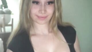 Nice Cleavage and Boob Flexing