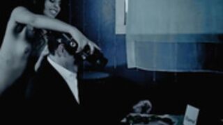 Ella Hughes, Gina Valentina - Going In Blind