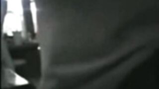 Follando a la sirvienta mientras plancha