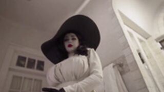 Bishoujomom Lady Dimitrescu Bath