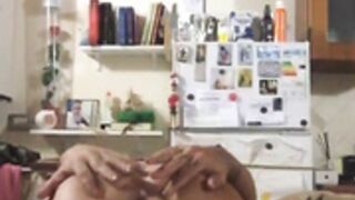 Italiana Fa vedere il culo
