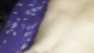 putita le dan en 4 y se toma la leche
