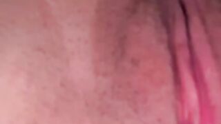 andrea española muestra su coño