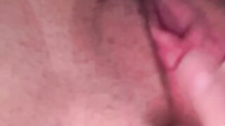 andrea española muestra su coño