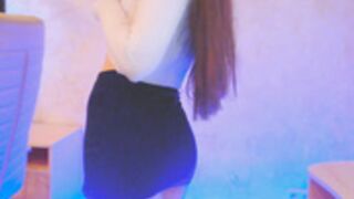 2023-01-08 boob peek 2