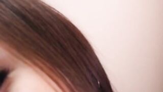 Ellie idol helping the boss