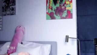 madnessalise  2023-02-02  and her smiley penis