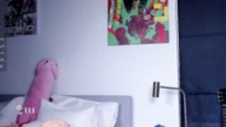 madnessalise  2023-02-02  and her smiley penis