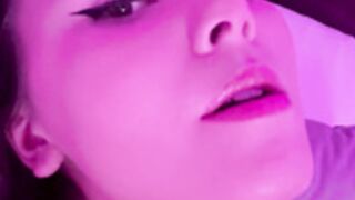 miaxmln fingering herself with passion