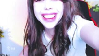 hottie_lola a Woman with weird face and childish body