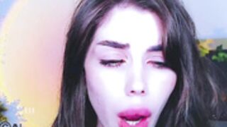 hottie_lola a Woman with weird face and childish body