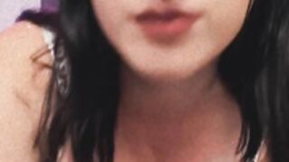 Liz Daniels shows off her ass