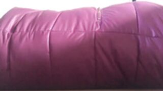 Yoga ball inflate in pink puffer