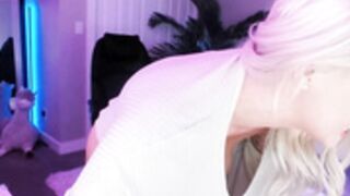 oliviaowens rides dildo