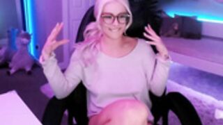 oliviaowens rides dildo