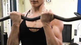 Abbi biceps