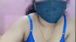 Cute Bhabhi teasing in her bra pt-1