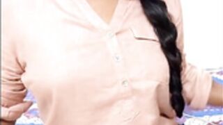 Jaahnavi-Reddy Cam Show Pressing Boobs