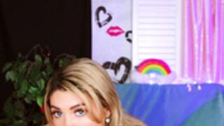 Angelique asmr massages snake