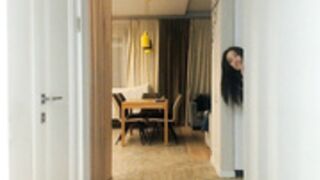 Camgirl loonyko dancing in her hallway