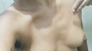 Neila con un cliente