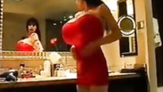 Women in red 25