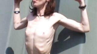 anorexic Ilka flexing 1