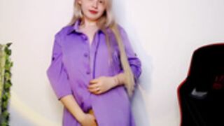 shy_blondiee boob flash