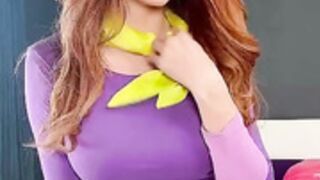 Amouranth daphne cosplay