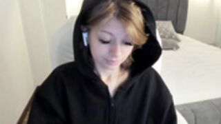 emmaa_hostt 4