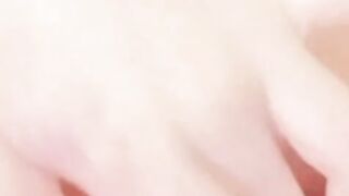 Piba se cola los dedos