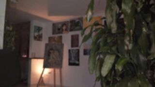 Arletnoa show her body