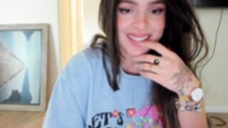 tyleycriss kisses the tip then laughs at me