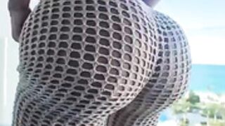 Bimbo showing her thickness in public