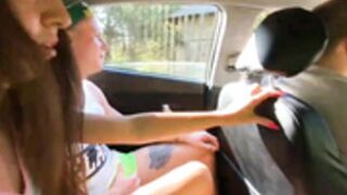 Se la enfiestan entre 3