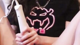 Hannahowo Hitachi Wand