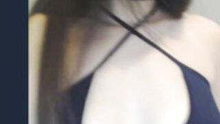 Coomeet slut Bella is back in the game